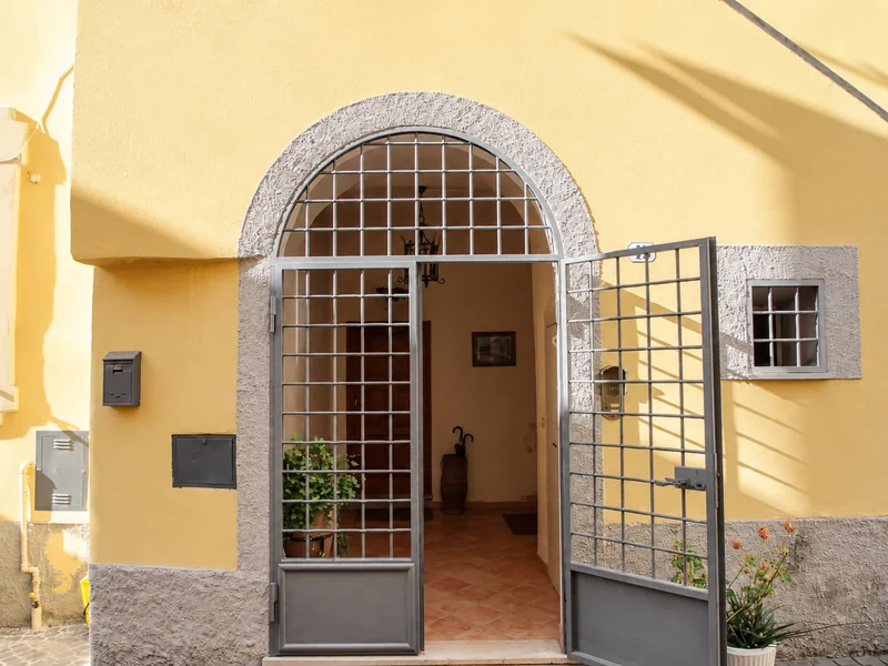 Ingresso ad arco dell’abitazione