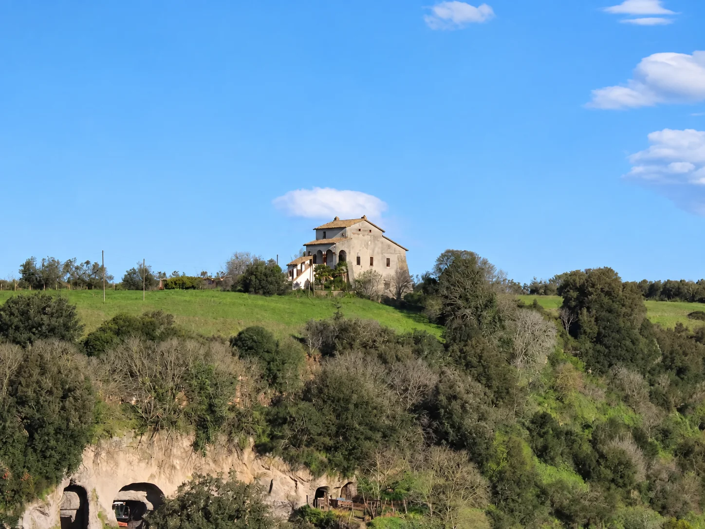 Casale storico nella campagna di Canino